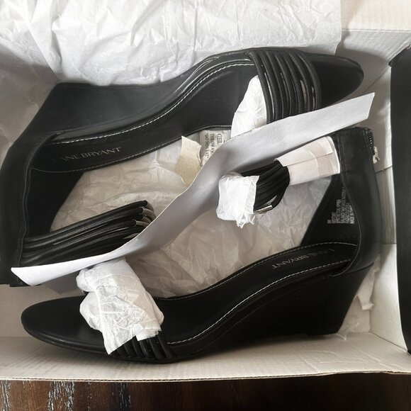 NWT Lane Bryant Strappy Black Wedge Sandals Size 8W - Picture 9 of 9